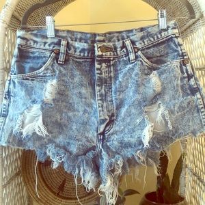 Wrangler High Waisted distresses Jean Shorts